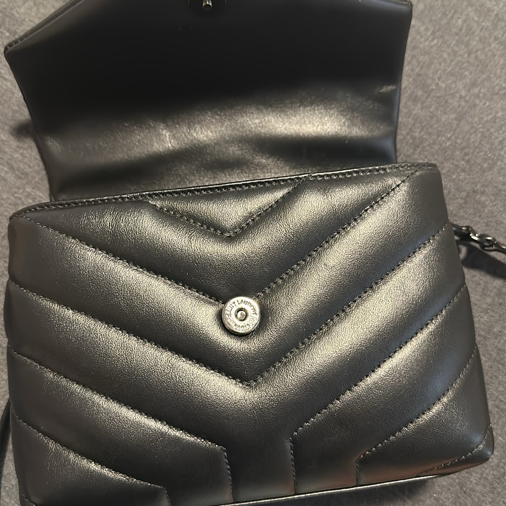 SAINT LAURENT
Loulou Toy quilted leather shoulder bag - Picture 9 of 11